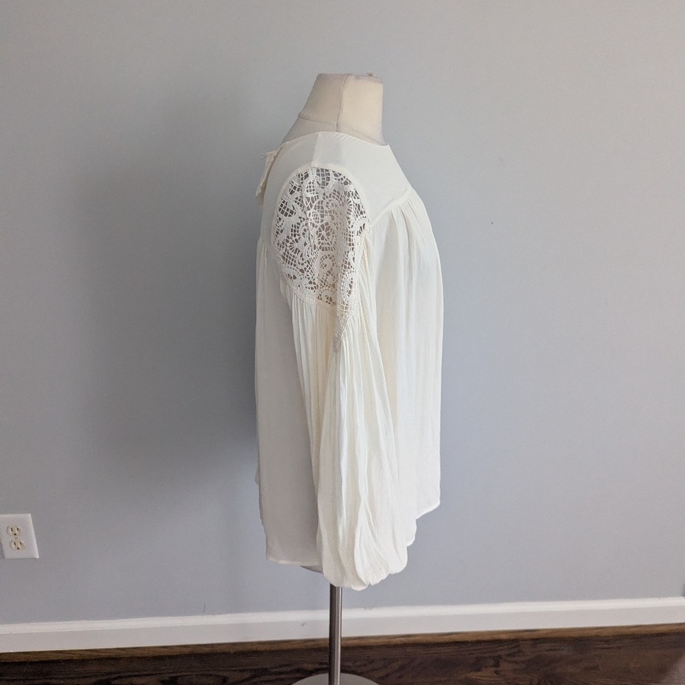 NEW Women's LOFT White Cream Lace Blouse Medium - Picture 6 of 7